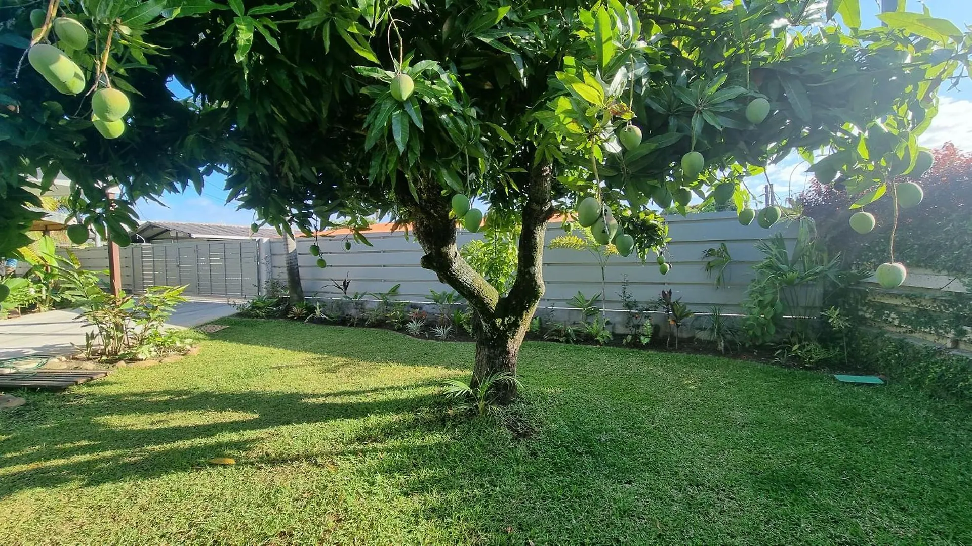 Raahere Lodge - Near The City Center Papeete  0*, Papeete (Tahiti)